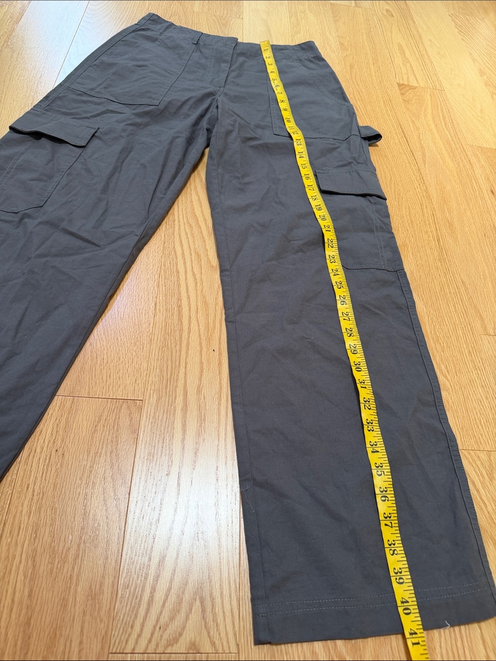White fox charcoal gray small cargo pants. - Picture 4 of 9